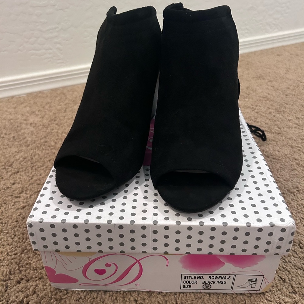 Black Peep-Toe Ankle Boots with laces